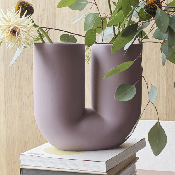 Muuto Dusty lilac kink vase interior image