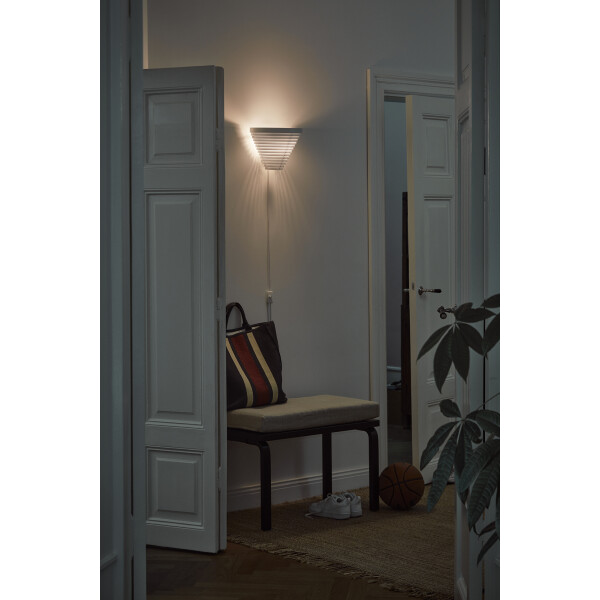 Artek A910 seinävalaisin wall light on 2 image