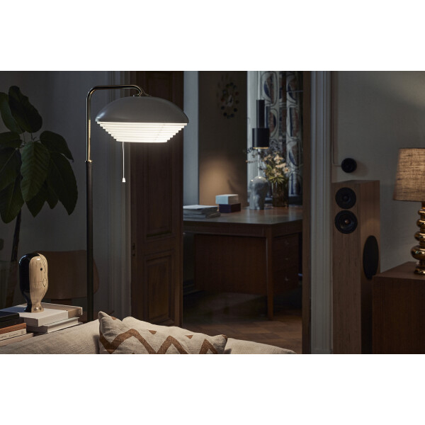 Artek Floor light A811 On kuva