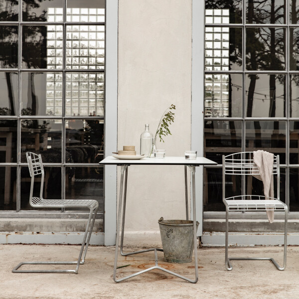 Grythyttan Stålmöbler HIGH-TECH pöytä 110x70 valkoinen/kuumasinkitty kuva