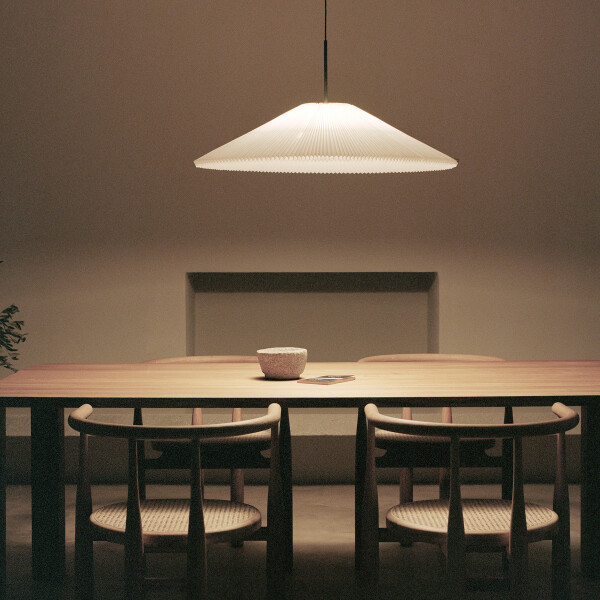 1080x1350 New Works Lifestyle 22210 Nebra Pendant Lamp Large 1 kuva