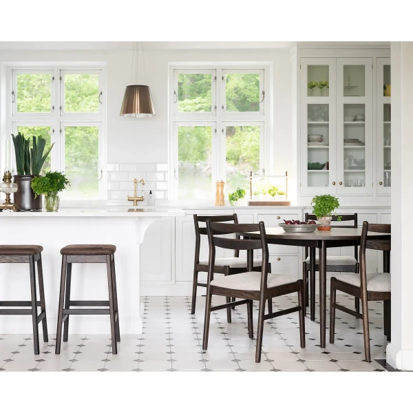 123187 123508 149020 b mb Fairmont dining table brown Kerwin chair brown Livermore bar chair 02 image