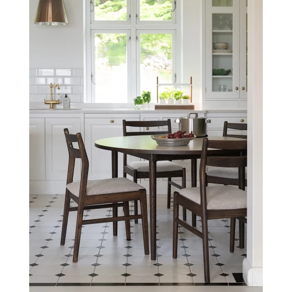 123187 123508 b mb Fairmont dining table brown Kerwin chair brown 01 image