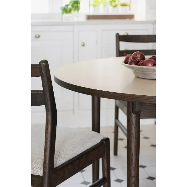 123187 b mb Fairmont dining table brown 02 image