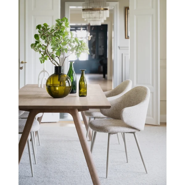 128180 128120 b mb Clapperton dining table sand Drake chair beige 02 image