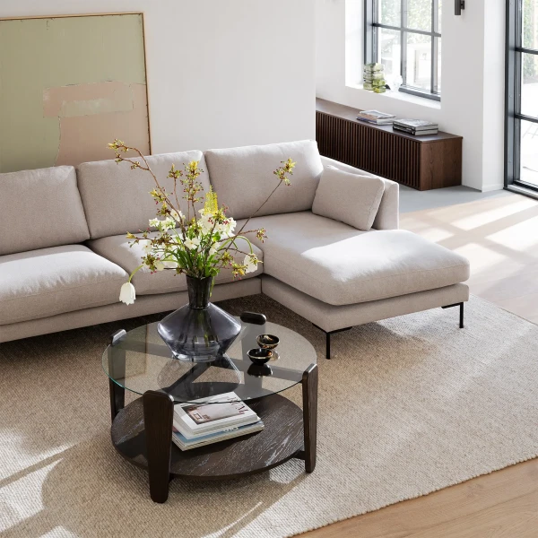 129153 121274 b mb Corwin sofa 35 seater chaise longue light beige Arran coffee table brown oak glass kuva