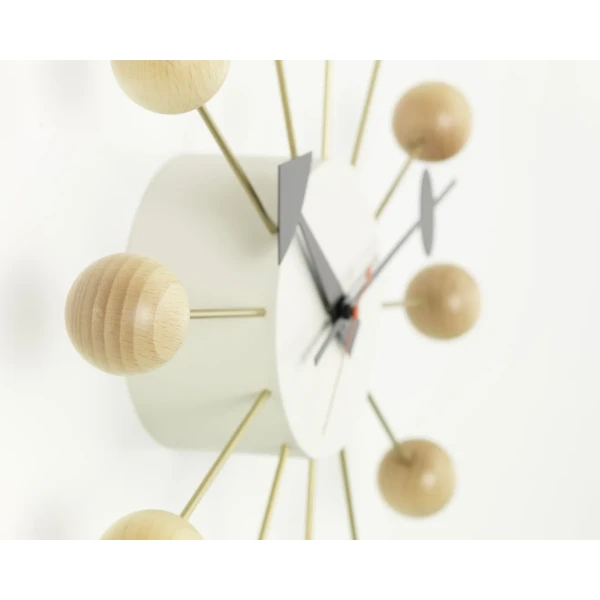 1626162 Ball Clock Beech Detail v image