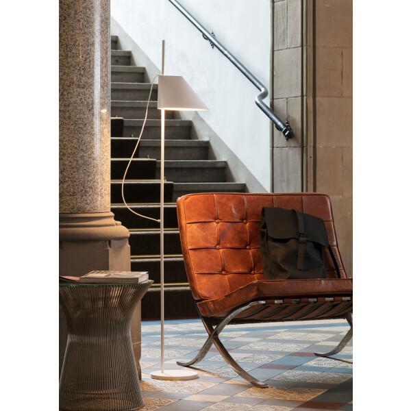 louis poulsen Yuh Floor white interior kuva