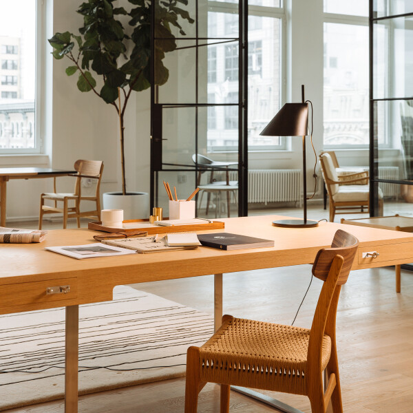 louis poulsen Yuh Table Black interior image