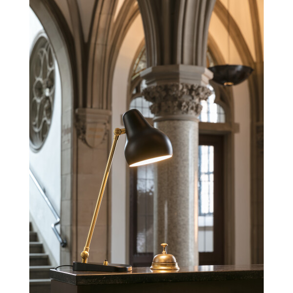 louis poulsen VL38 Table Black interior image