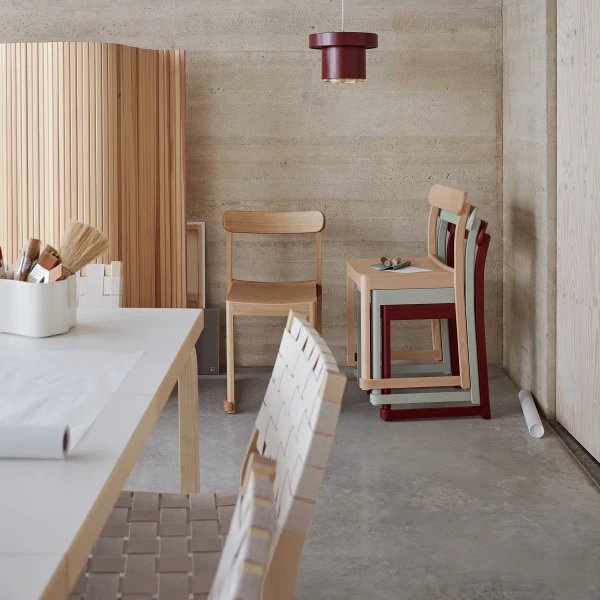 3192746 Atelier Chair Table 97 Chair 611 Riihitie Plant Pot A photo Mikko Ryhanen master kuva