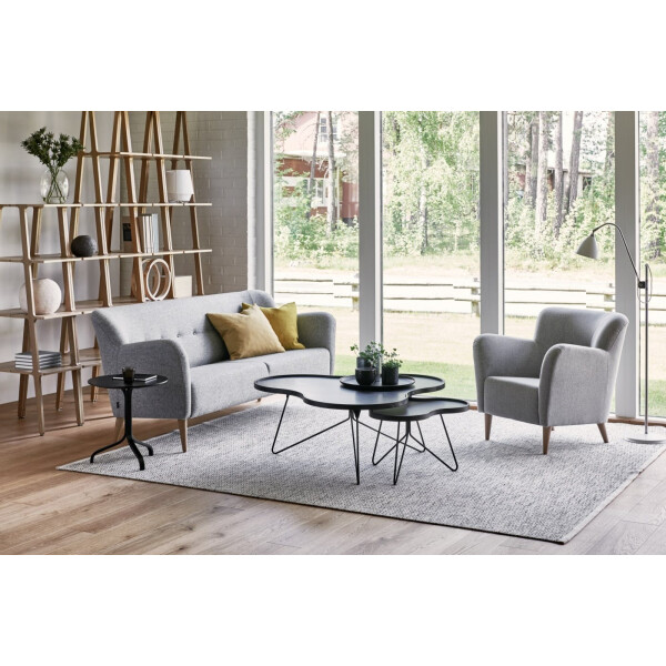 Swedese Flower mono musta Nova sohva Lamino sivupöytä kuva