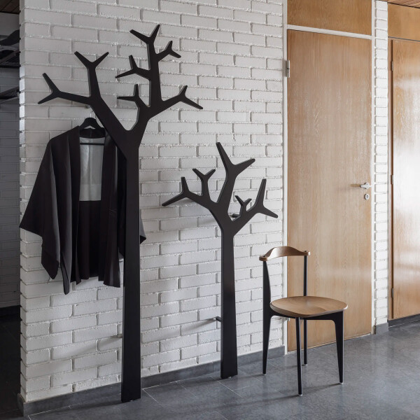 Swedese Tree wall mounted coat stand black kuva