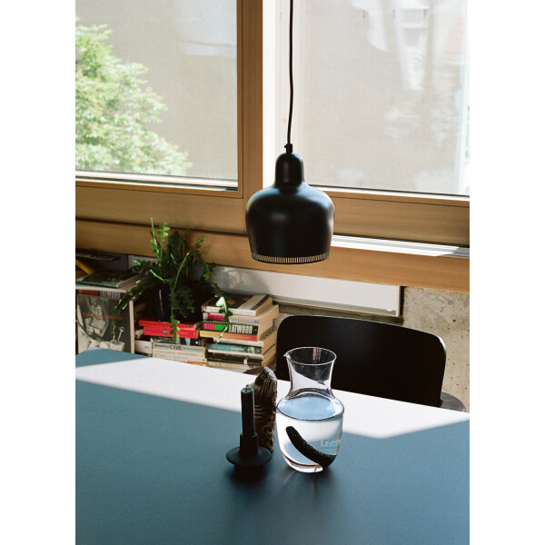 Artek A330S riippuvalaisin "Golden Bell" musta kuva