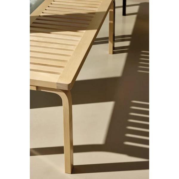 Artek in situ Bench 153A slatted top birch clear lacquered master kuva