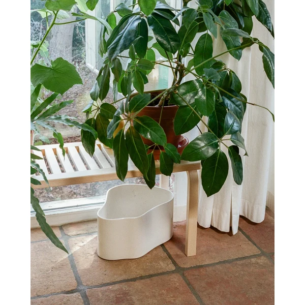 Riihitie Plant Pot A large white Bench 153B slatted top clear lacquered master kuva