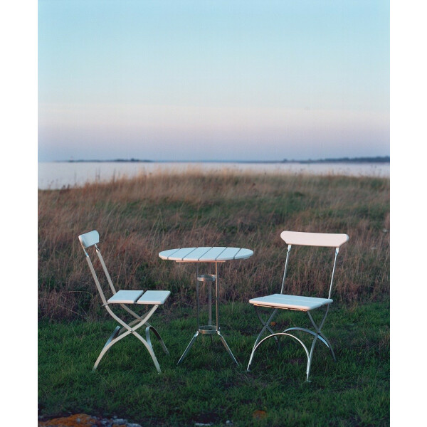 Grythyttan Stålmöbler BRYGGERI kolmijalkapöytä valkoinen/kuumasinkitty kuva