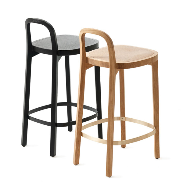 Woodnotes Siro+ bar stools oak and black image