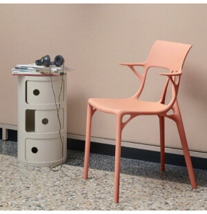 Kartell A.I. tuoli oranssi kuva