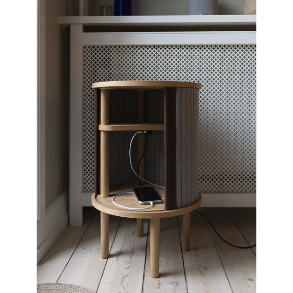 Umage AUDACIOUS side table USB charging station kuva