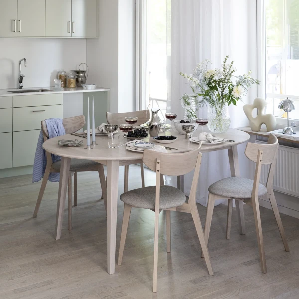117629 113019 b mb Filippa dining table whitewash Ami chair whitewash grey 6 kuva