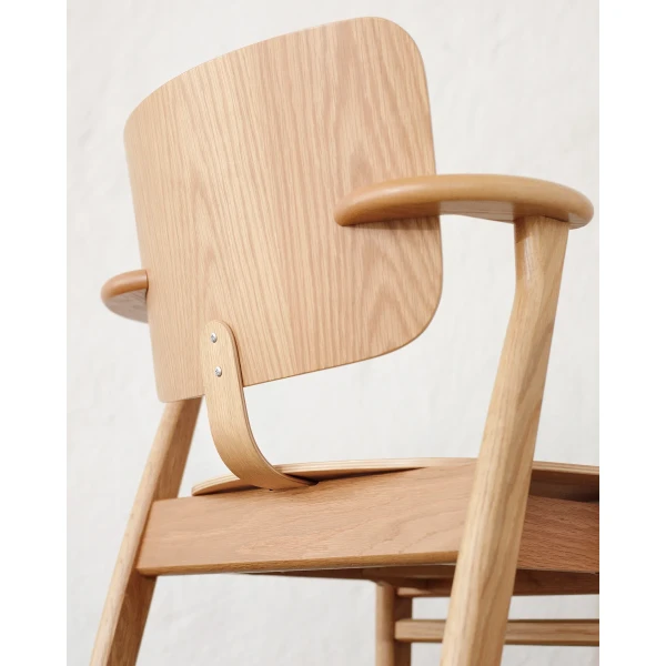 Domus Chair birch back close up master kuva