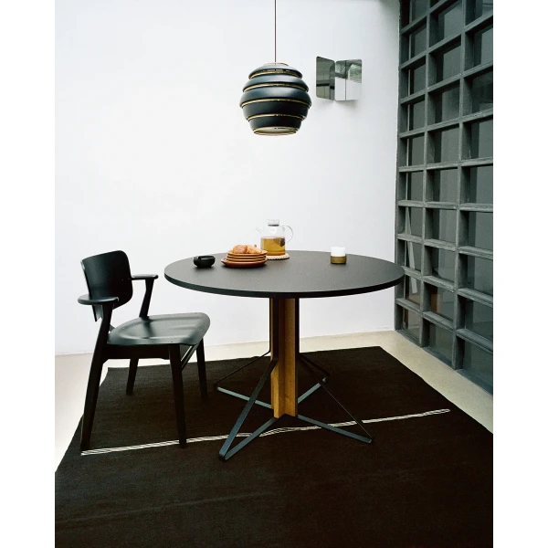 Kaari Table round Domus Chair Beehive black lacquered master kuva
