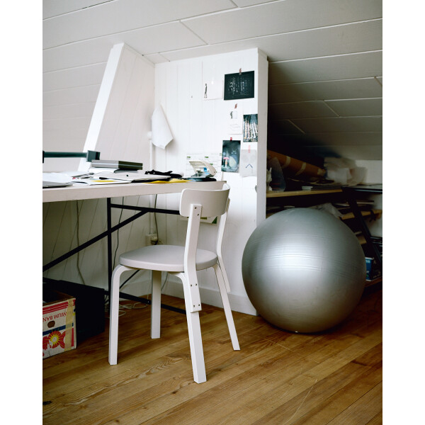 Artek Chair 69 white lacquered kuva