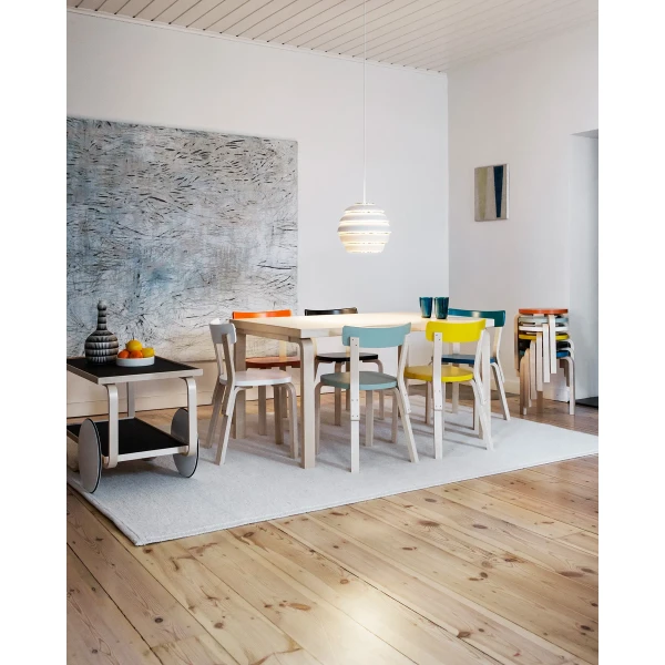 Chair 69 Teatrolley 901 Aalto Table rectangular 82B Pendant Light A331  Beehive master kuva