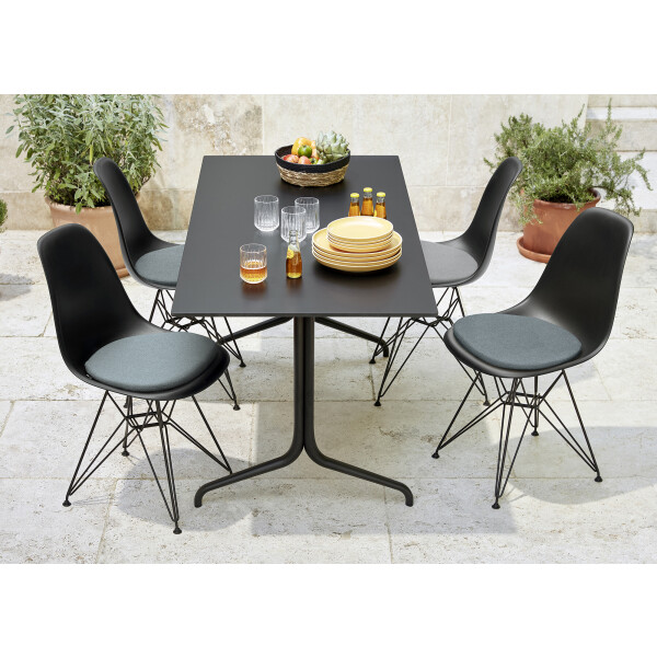 Vitra Eames Plastic Side Chair DSR black Soft Seats outdoor kuva
