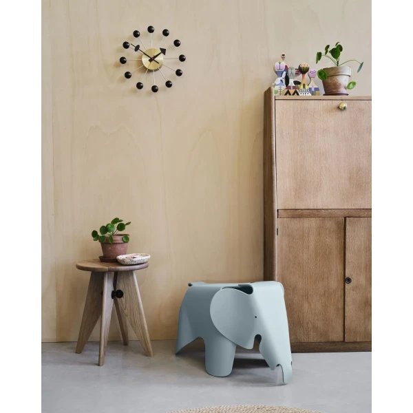 6453686 Eames Elephant Ball Clock Tabouret Bois kuva