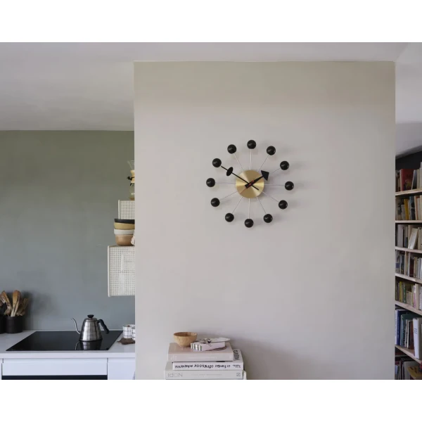 6470034 Ball Clock  kuva