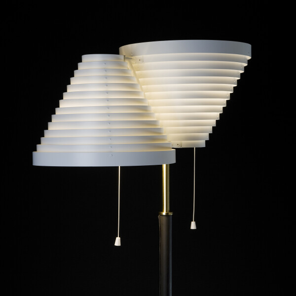 Artek Floor Light A810 brass tube detail kuva