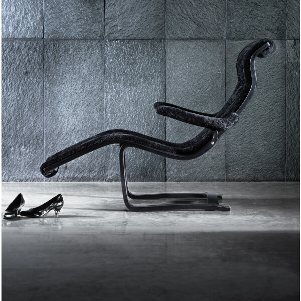 Bröderna Anderssons KAVALJEREN nojatuoli öljytty tammi/lampaanvilla harmaa kuva