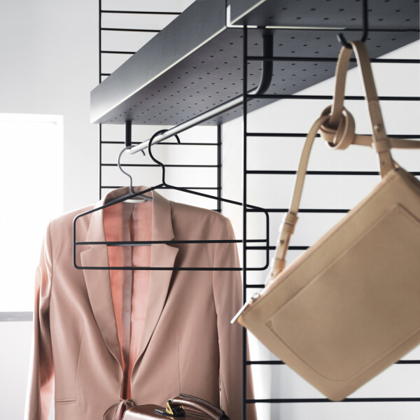 inspiration string system metallitanko musta kuva