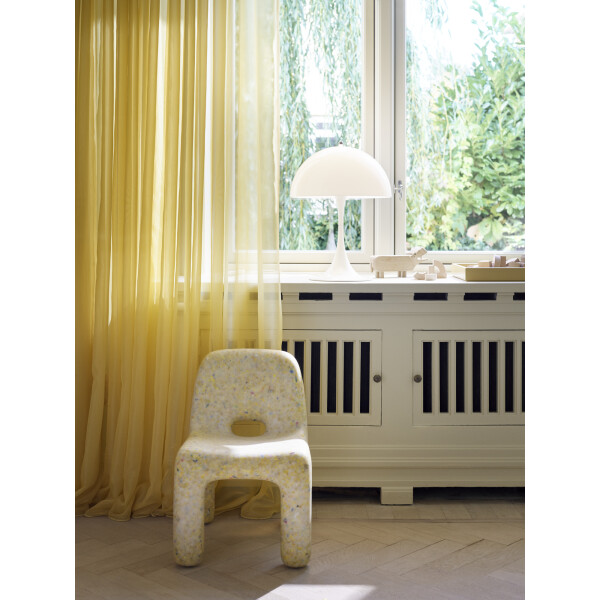 Panthella 320 pöytävalaisin opaali Louis Poulsen interior kuva
