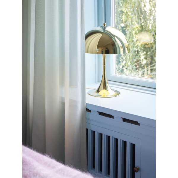 Panthella 320 pöytävalaisin messinki Louis Poulsen 02 image