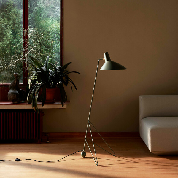 &Tradition Tripod HM8 lattiavalaisin moss 03 image