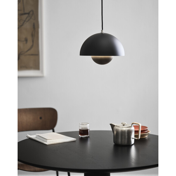 Flowerpot VP1 matt black kuva