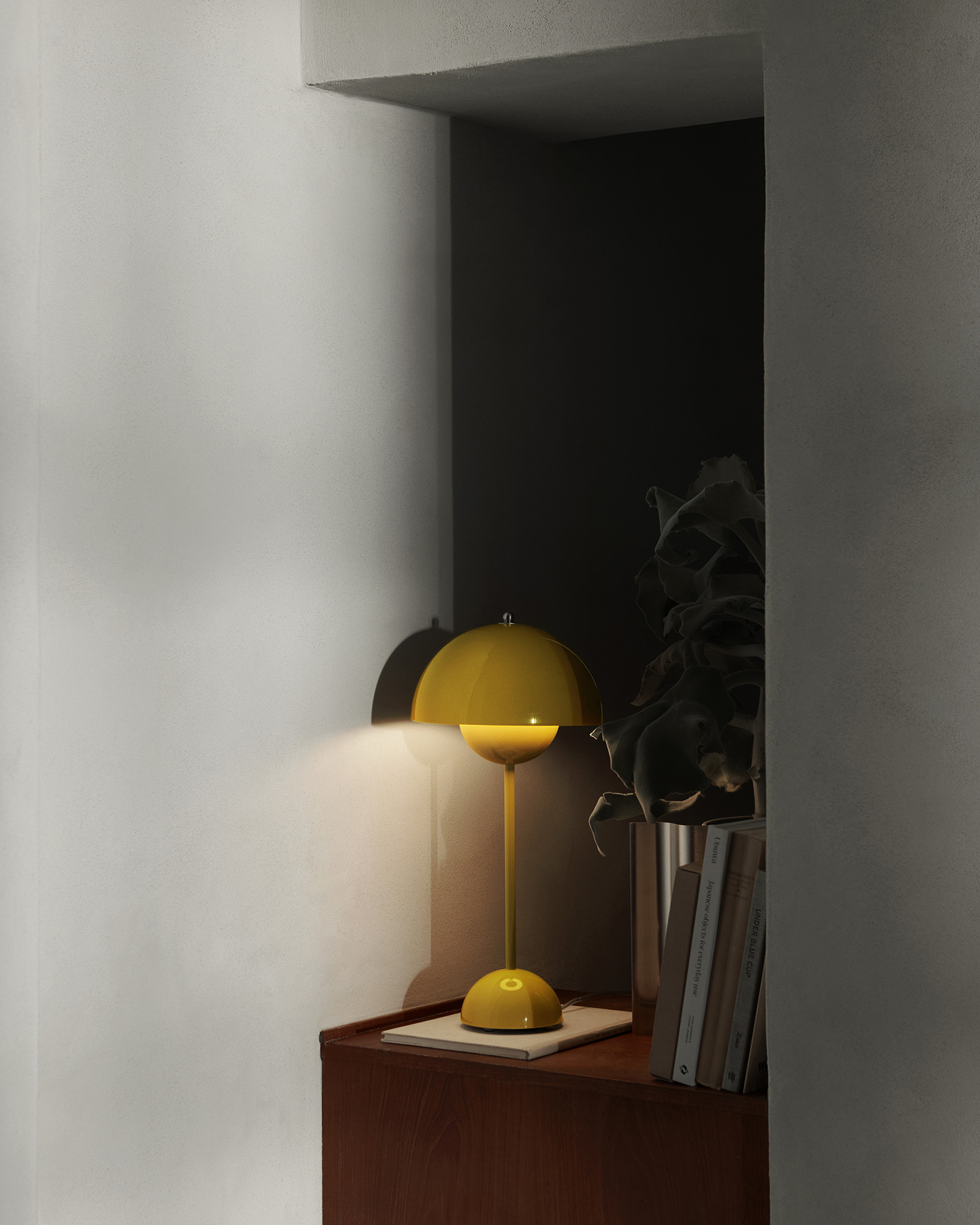 Tradition Flowerpot VP3 bordslampa mustard Wilma Interi r