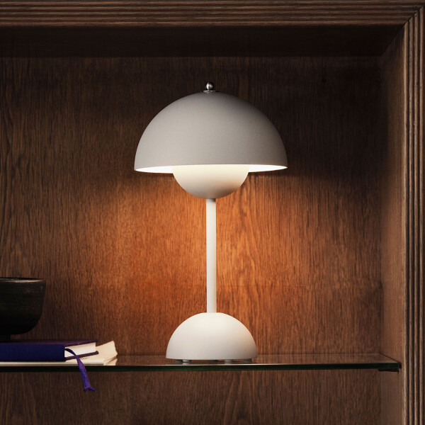 &Tradition Flowerpot VP9 ladattava pöytävalaisin mattavalkoinen kuva