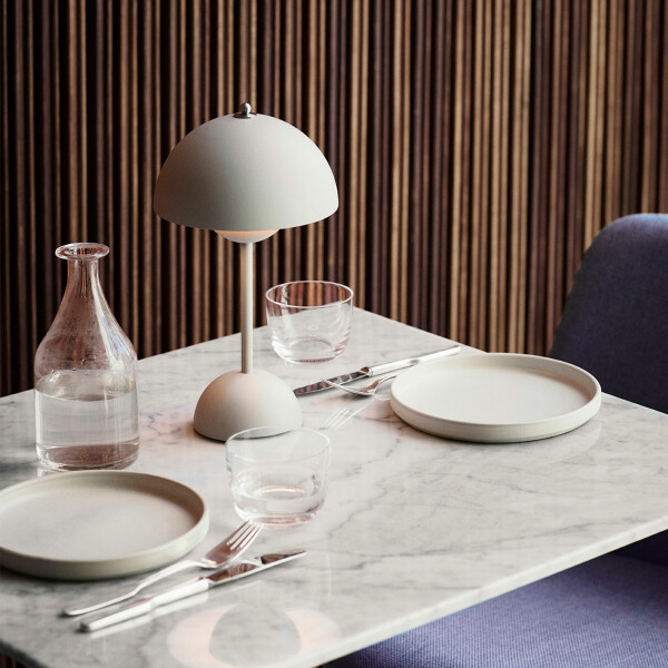 &Tradition Flowerpot VP9 portable pöytävalaisin mattavalkoinen kuva