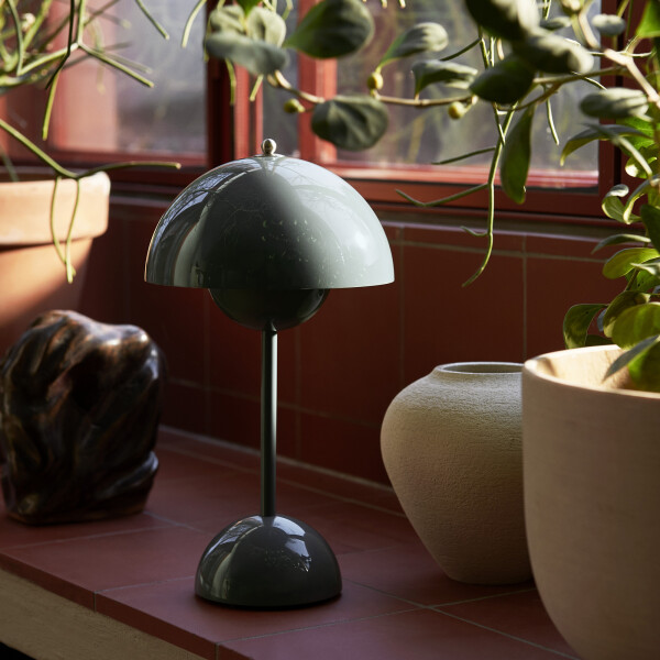 &Tradition Flowerpot VP9 portable pöytävalaisin stone blue harmaansininen kuva