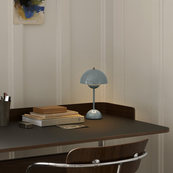 &Tradition Flowerpot VP9 Stone Blue, Pavilion desk image