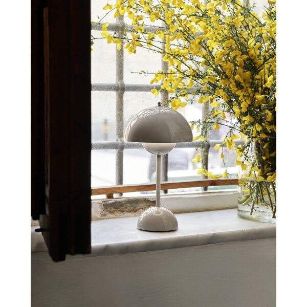Flowerpot VP9 portable pöytävalaisin Grey Beige kuva