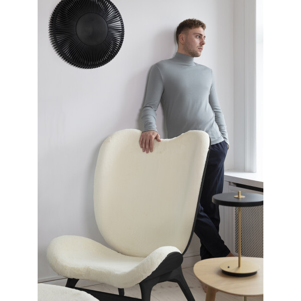 UMAGE A Conversation Piece tall nojatuoli black oak teddy white musta image