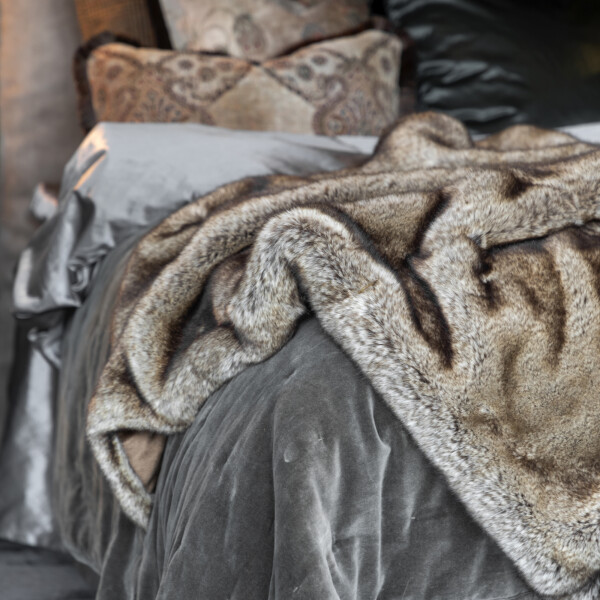 Artwood Grey Bear throw kuva