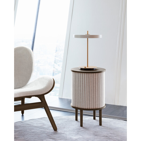 UMAGE Audacious side table dark oak sterling Asteria table pearl white kuva