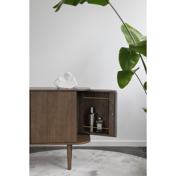 UMAGE Treasures 3 door dark oak lifestyle kuva