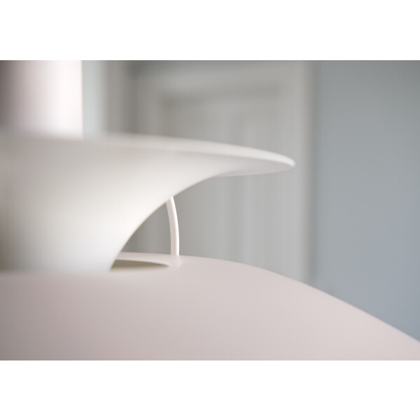 louis poulsen PH 5 Monochrome Pale Rose Closeup image